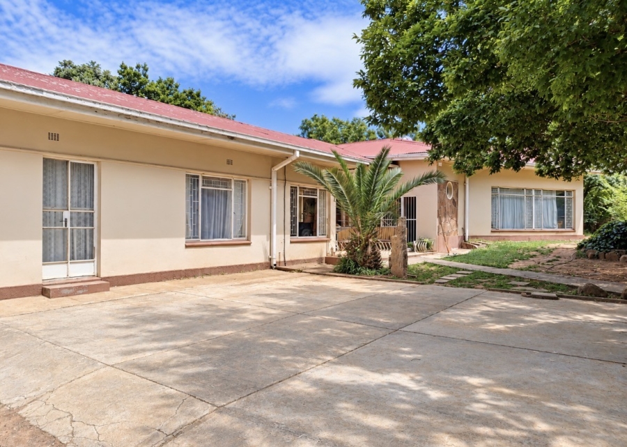 4 Bedroom Property for Sale in Trompsburg Free State